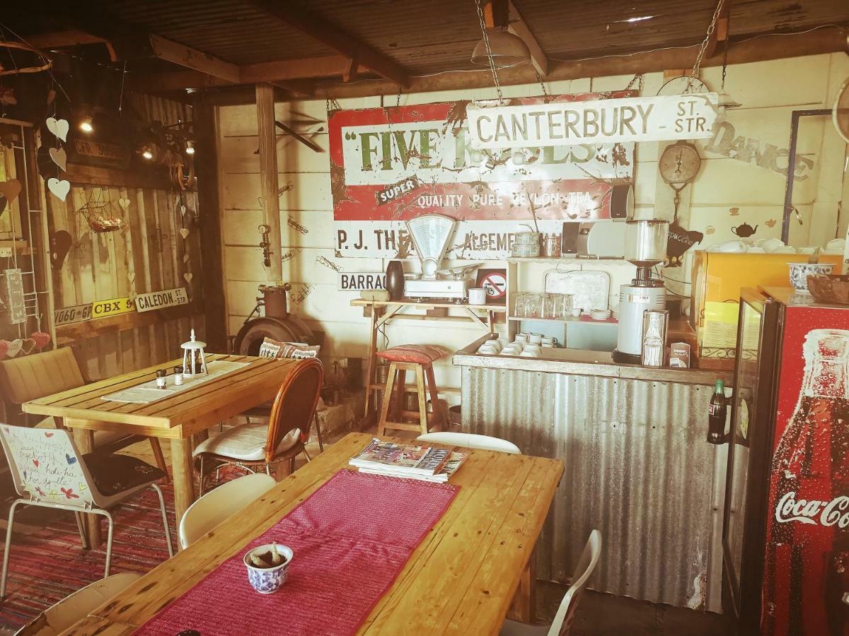 Suzie'S Coffee Shop Accommodation Bellville Exterior foto